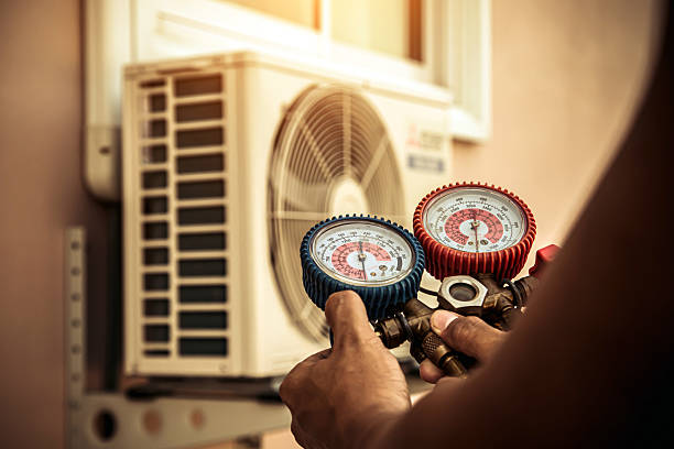 Professional Hvac technician working in Loretto, MN